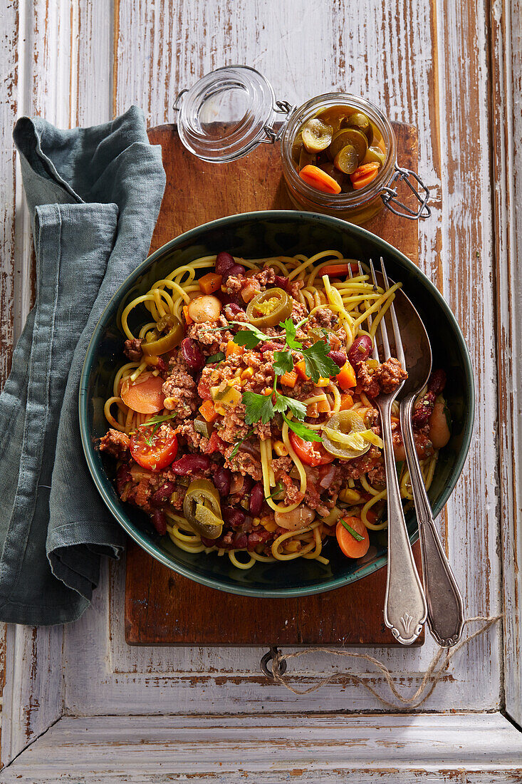 Spaghetti mit scharfem Schweinefleisch