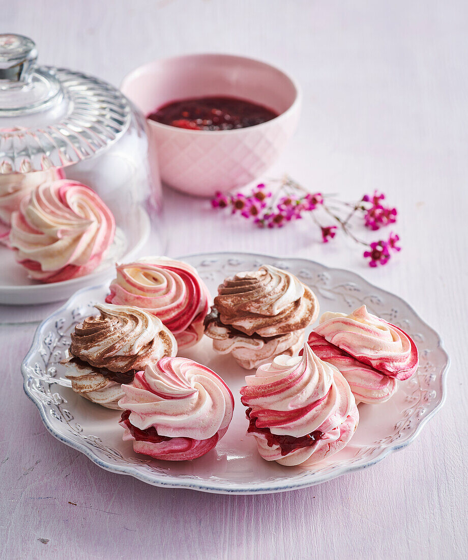Small meringues with jam and chocolate