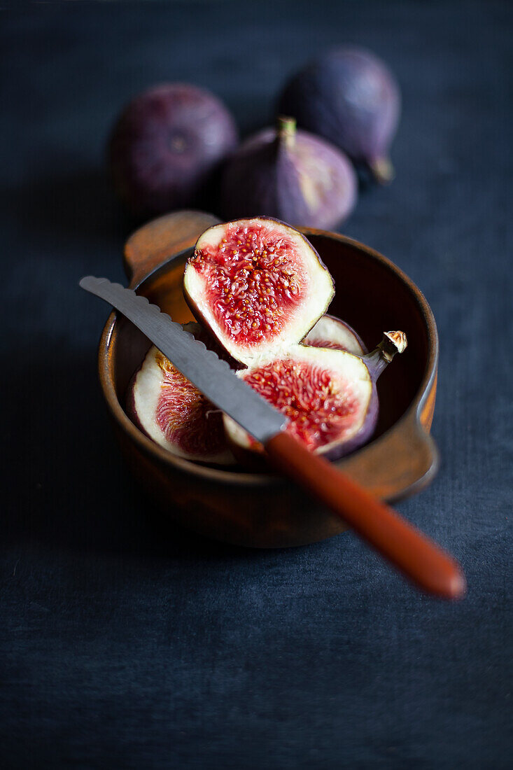 Ripe figs, whole and halved
