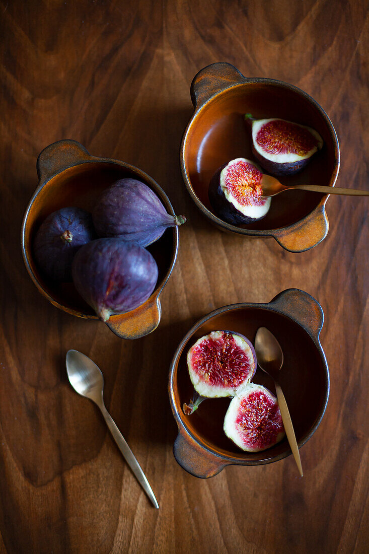 Ripe figs, whole and halved, with honey