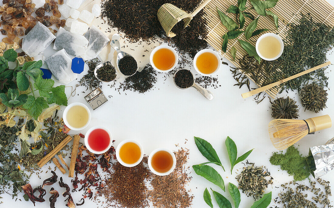 Stillleben mit verschiedenen Teesorten
