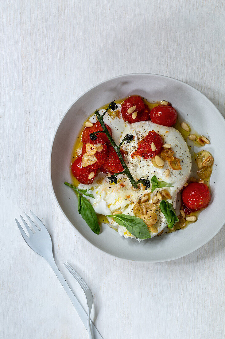 Büffelmozzarella mit confierten Kirschtomaten