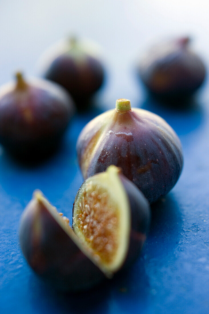 Ripe figs (close-up)