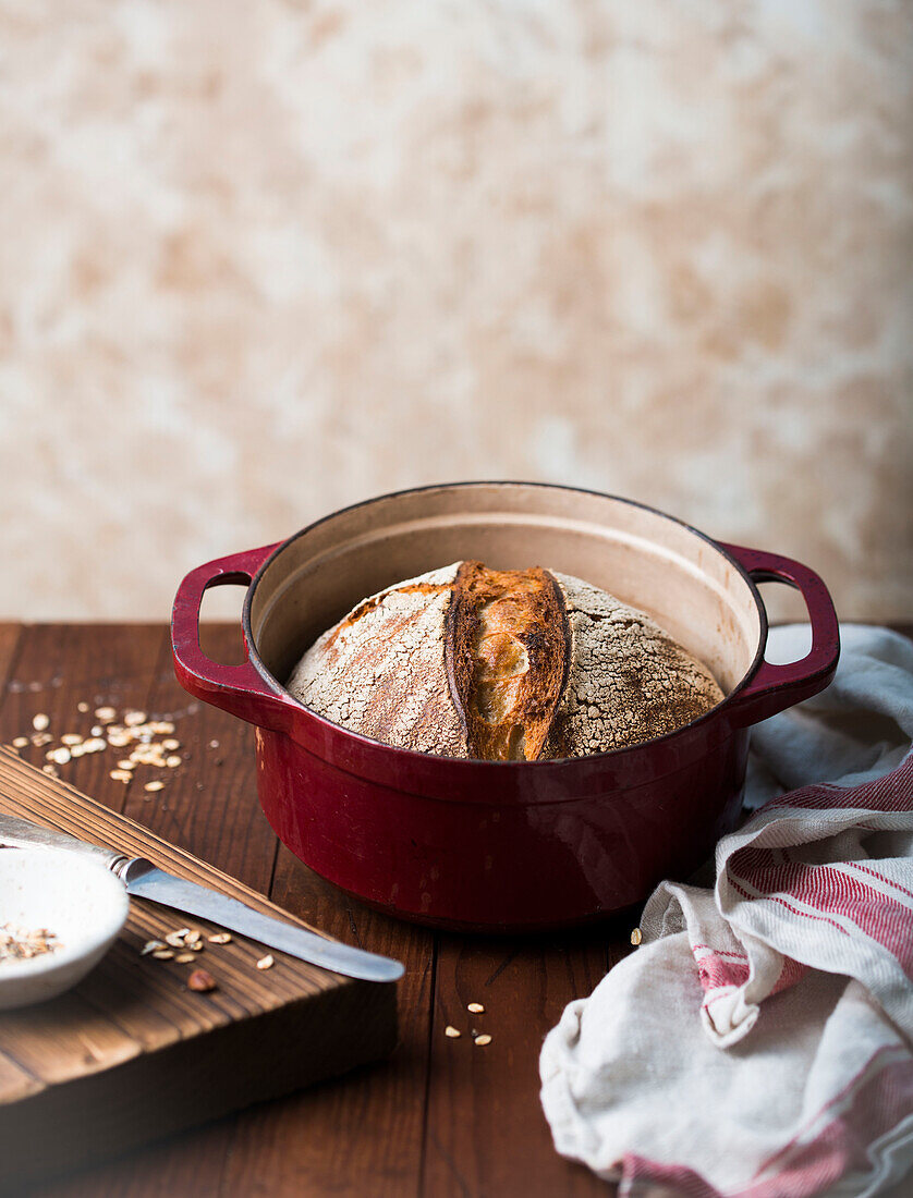 Sauerteigbrot in einem Topf gebacken