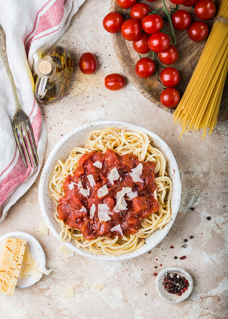 Spaghetti mit Tomatensauce