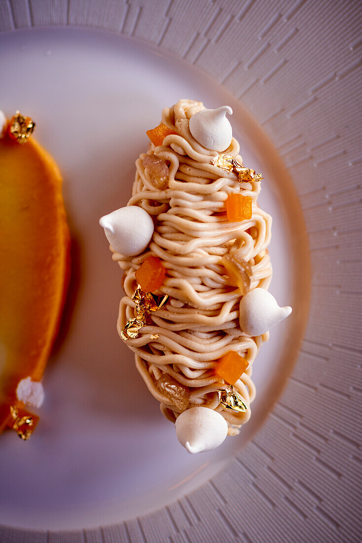 Kastanien-Kürbis-Dessert mit Blattgold