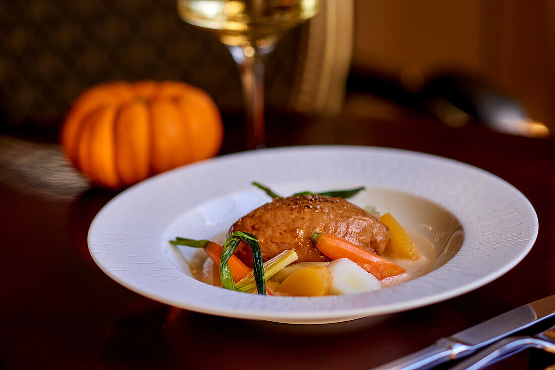 Quenelles de volaille (poultry dumplings, France)