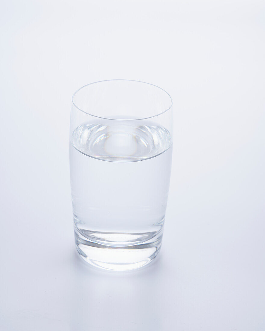 Ein Glas stilles Wasser