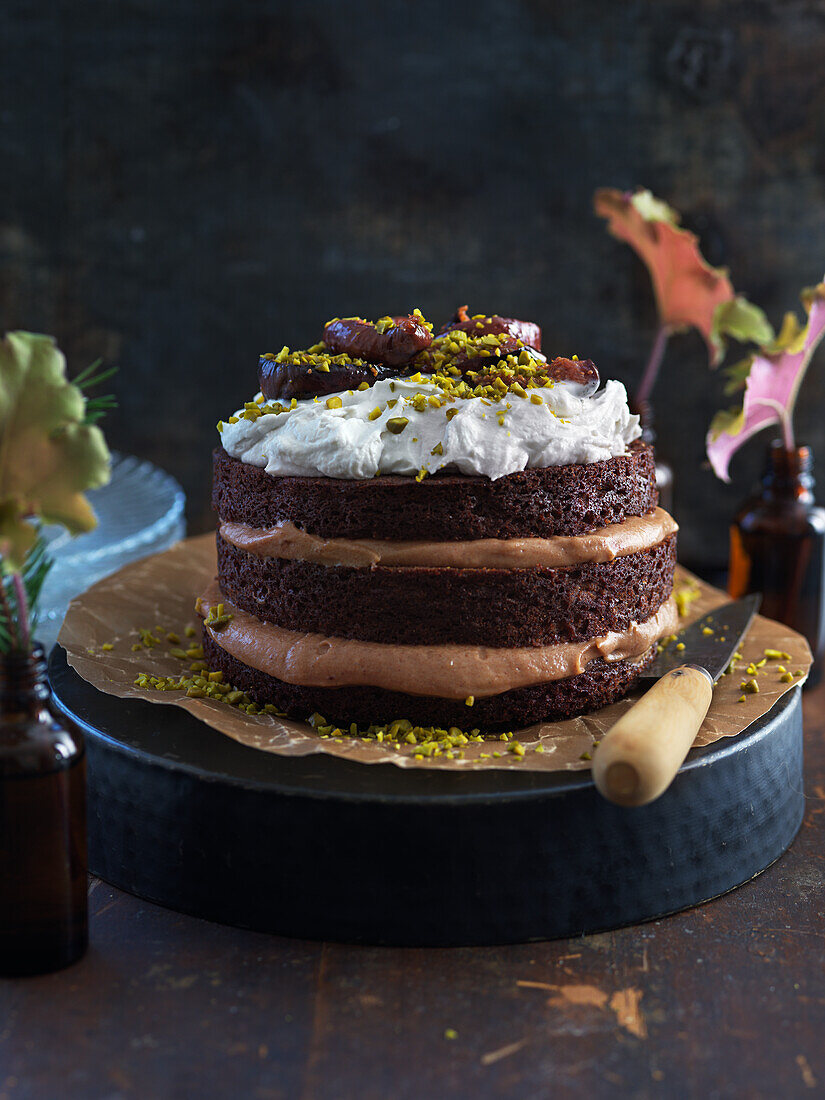 Chocolatecake, vegan, with frosting, figs and pistachios