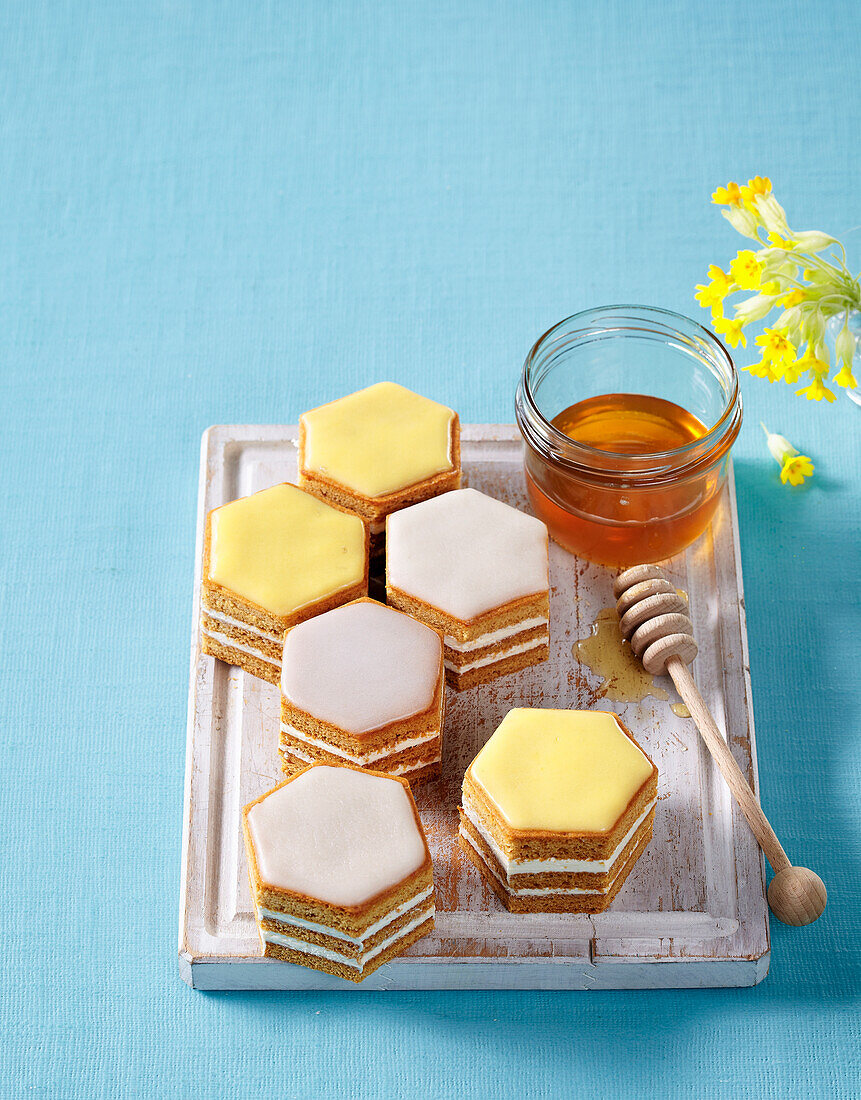Honeycomb-shaped honey tarts