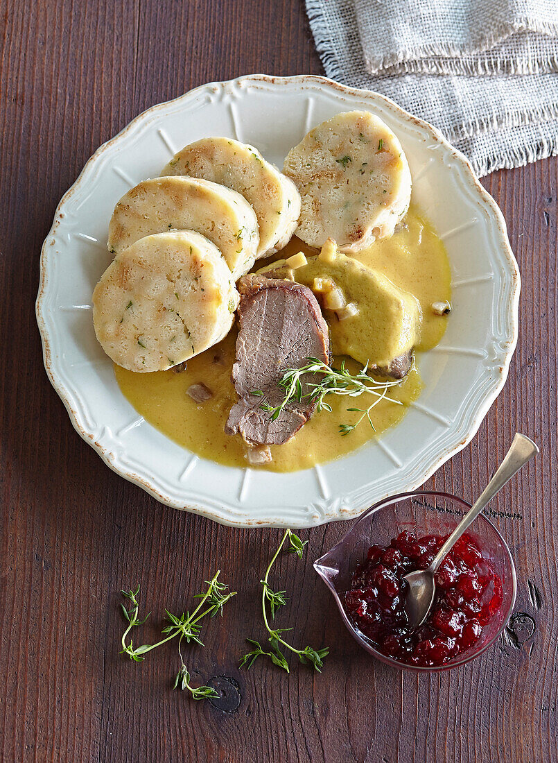 Deer sirloin with creamy sauce