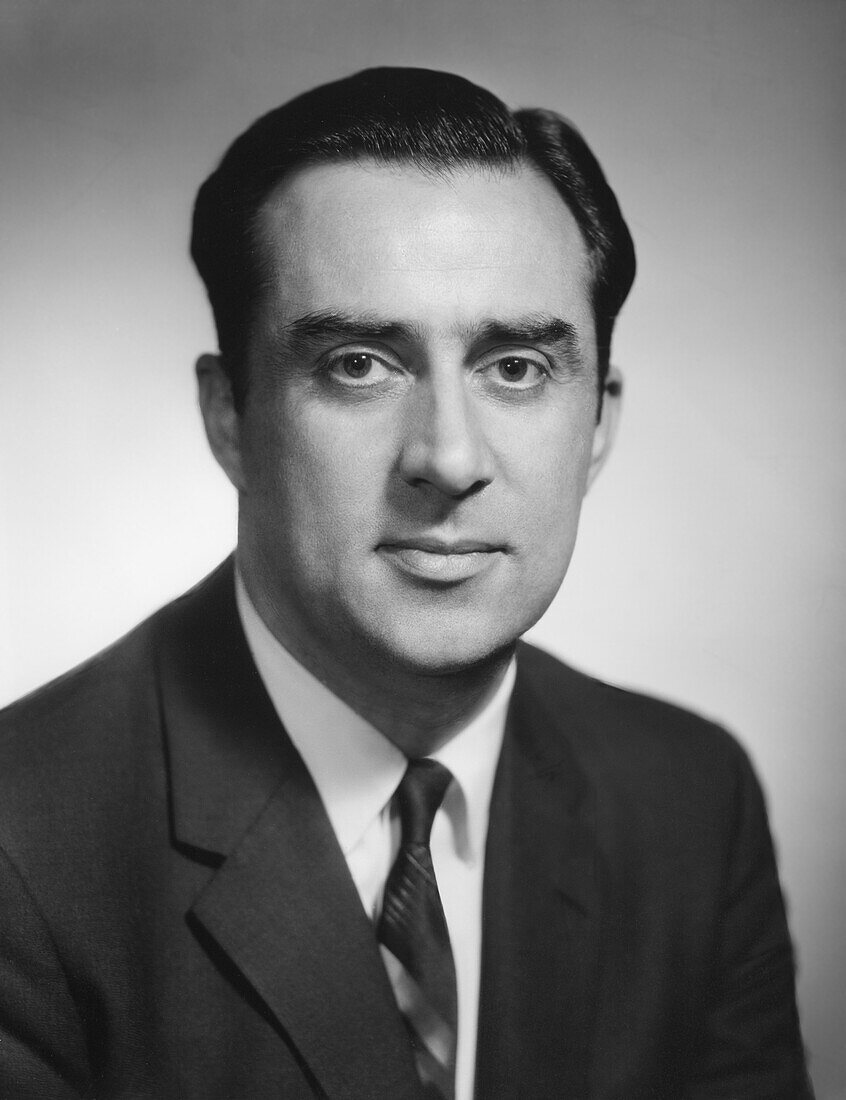 Albert Crewe, British born American physicist