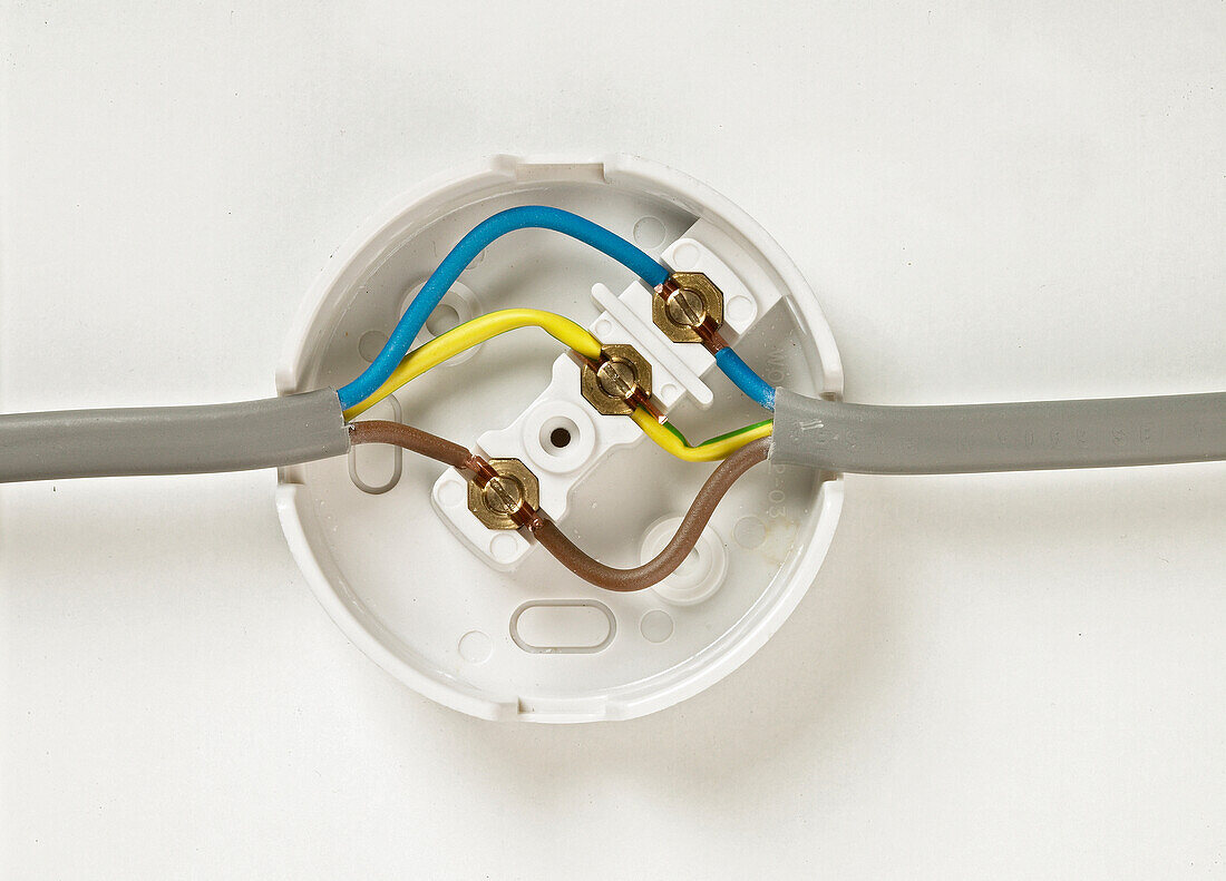 Connecting cables in junction box