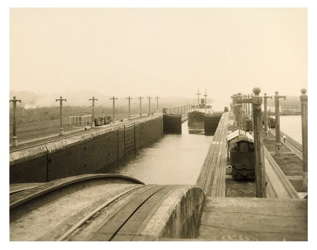 Panama canal Gatun Lock, mule ramp c.1930