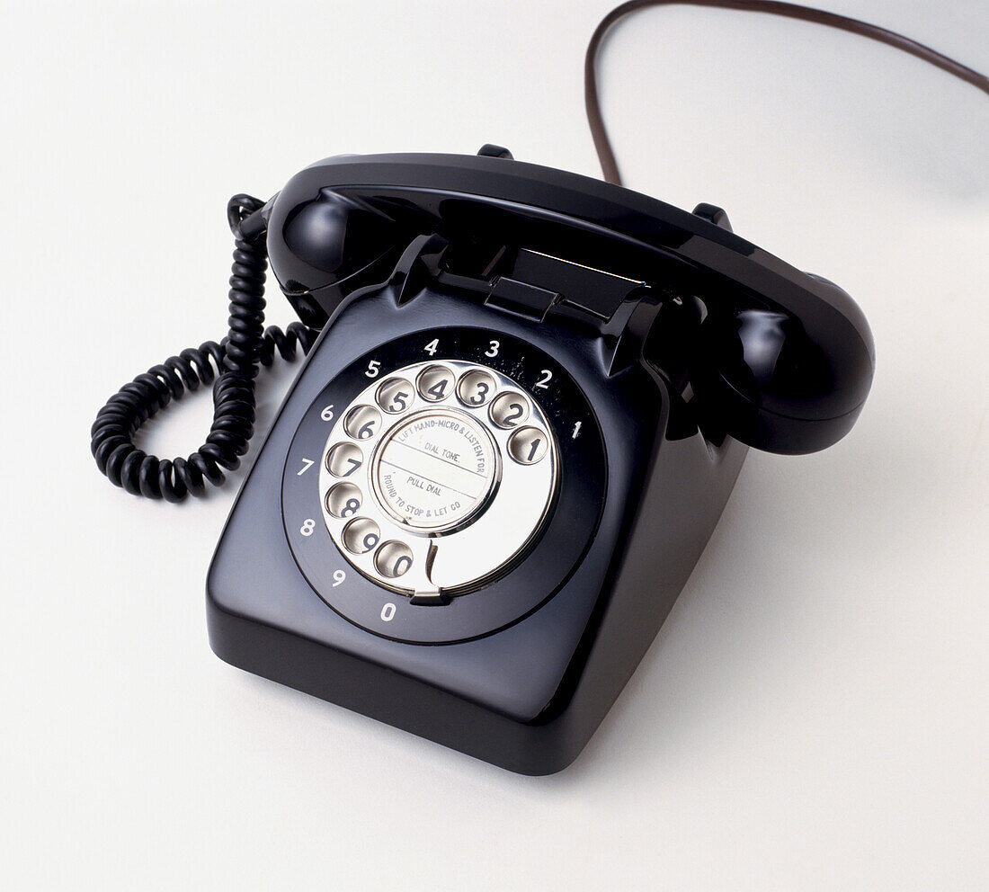 Black Bakelite telephone