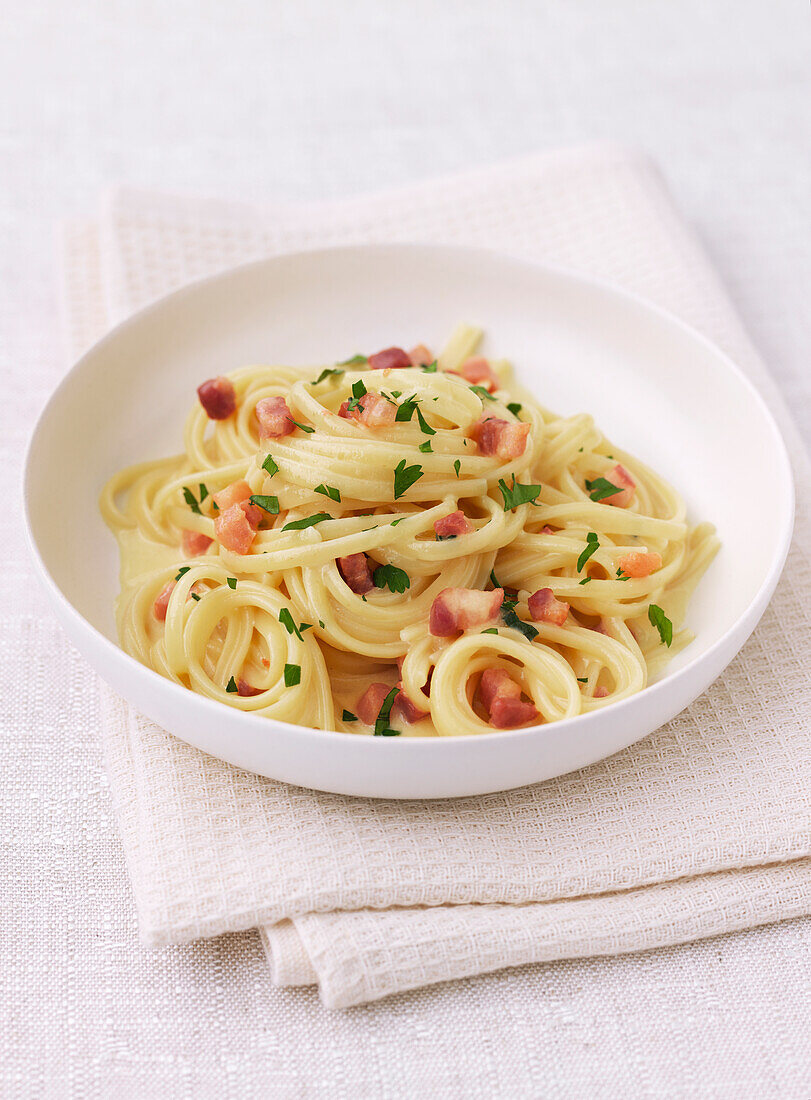 Pasta carbonara with pancetta and cream