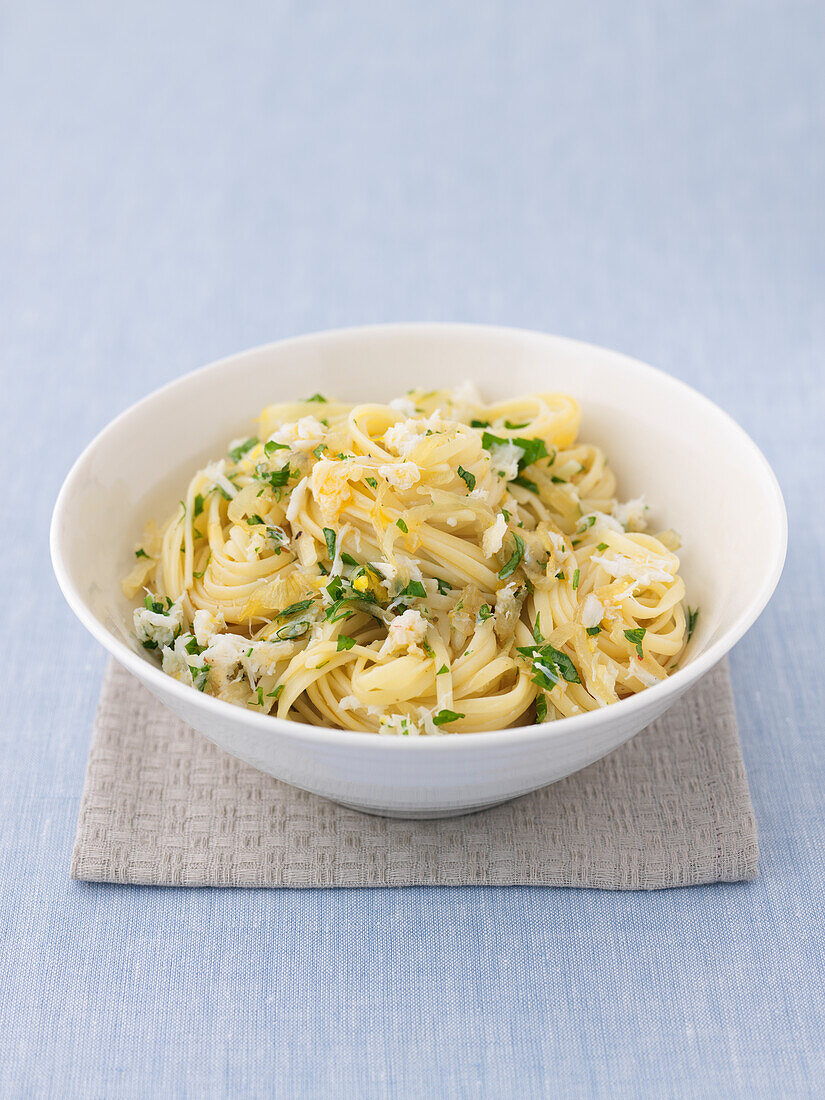 Pasta with crab and lemon