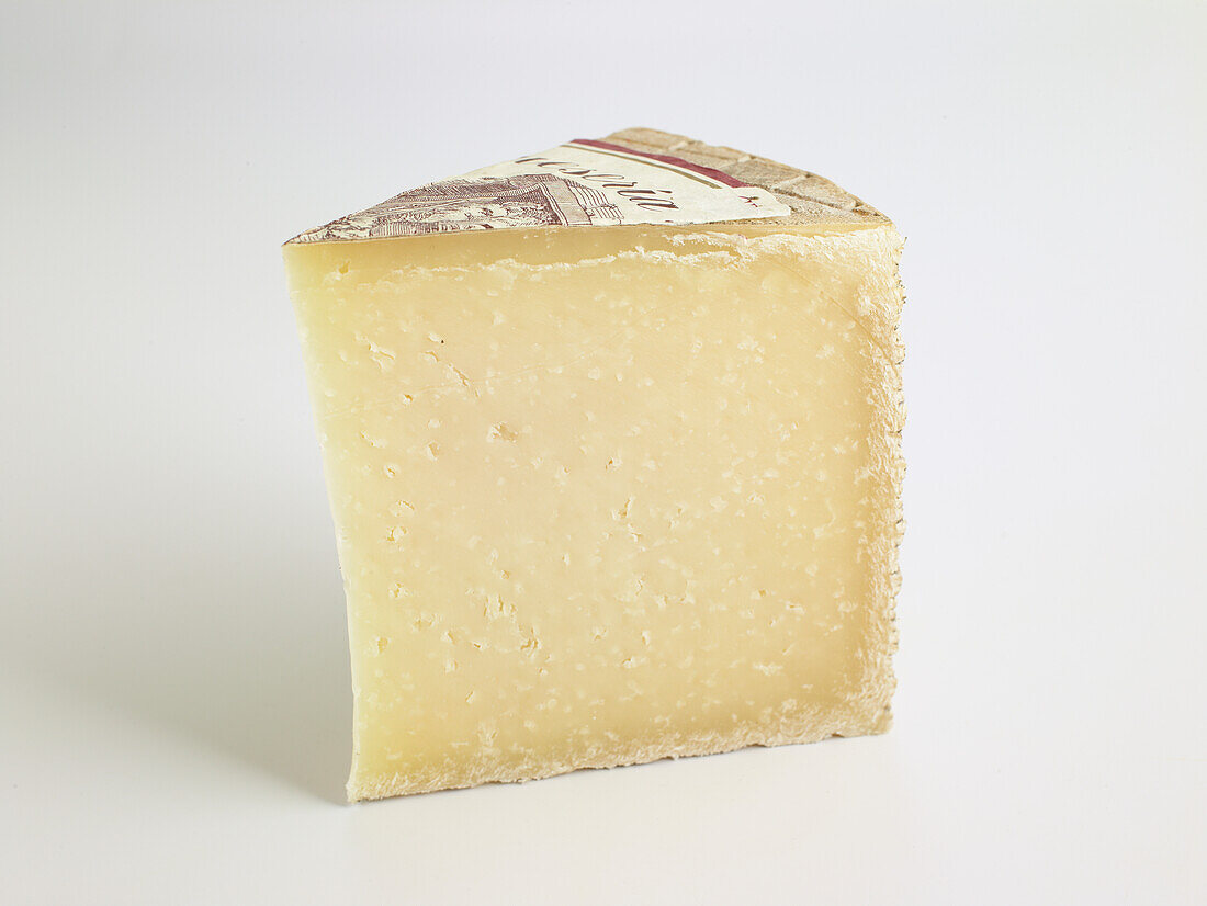 Spanish zamorano DO ewe's milk cheese