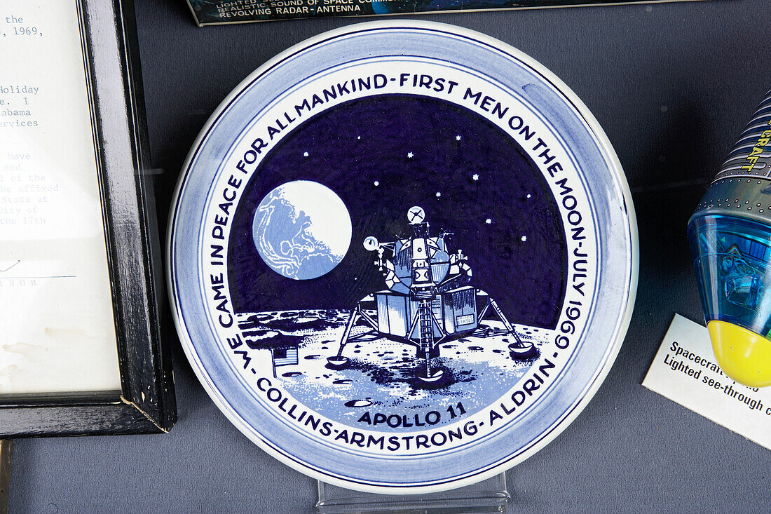 Plate commemorating the Apollo 11 moon landing