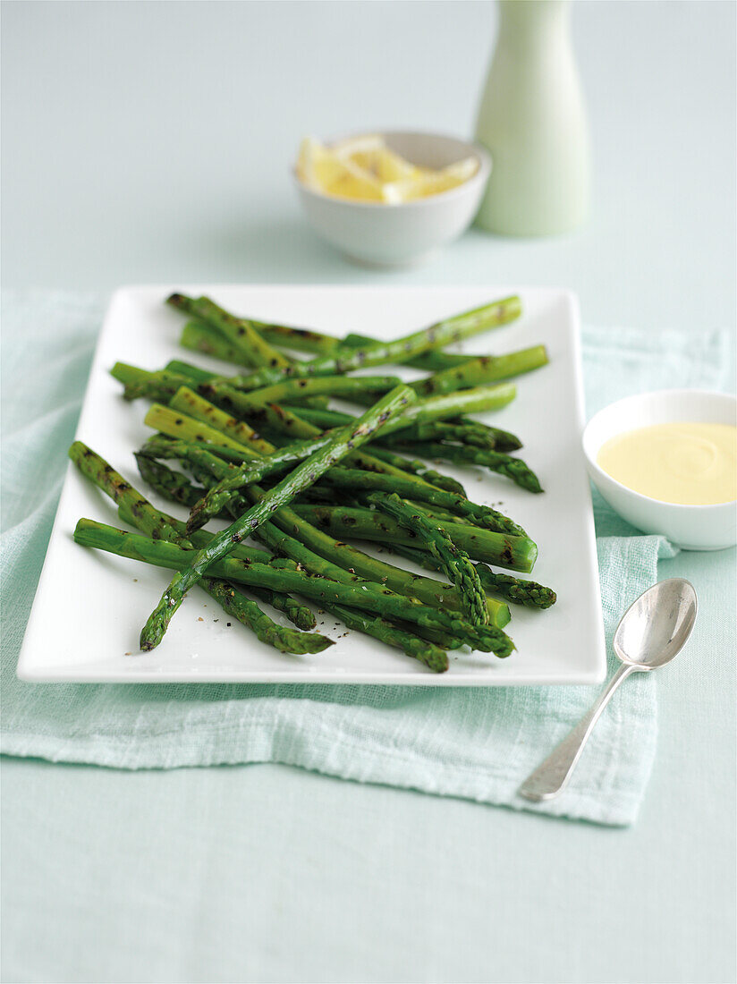 Chargrilled asparagus with sauce hollandaise