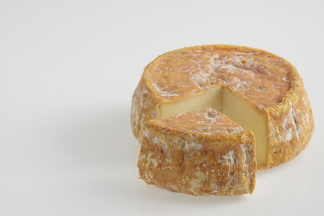 Sliced whole round French U Bel Fiuritu ewe's milk cheese