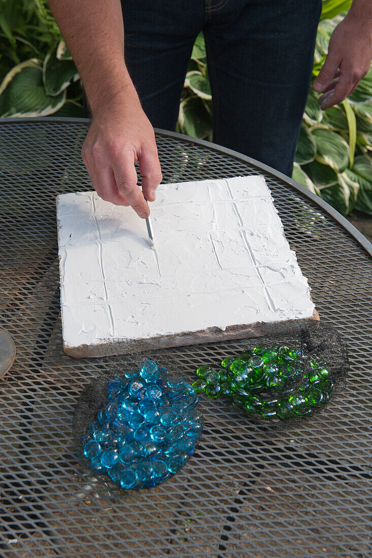 Making a mosaic garden tile