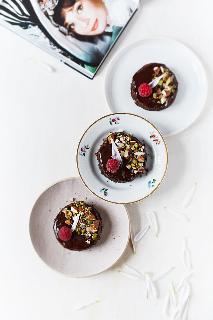 Brownie-Törtchen mit Schokoladenglasur