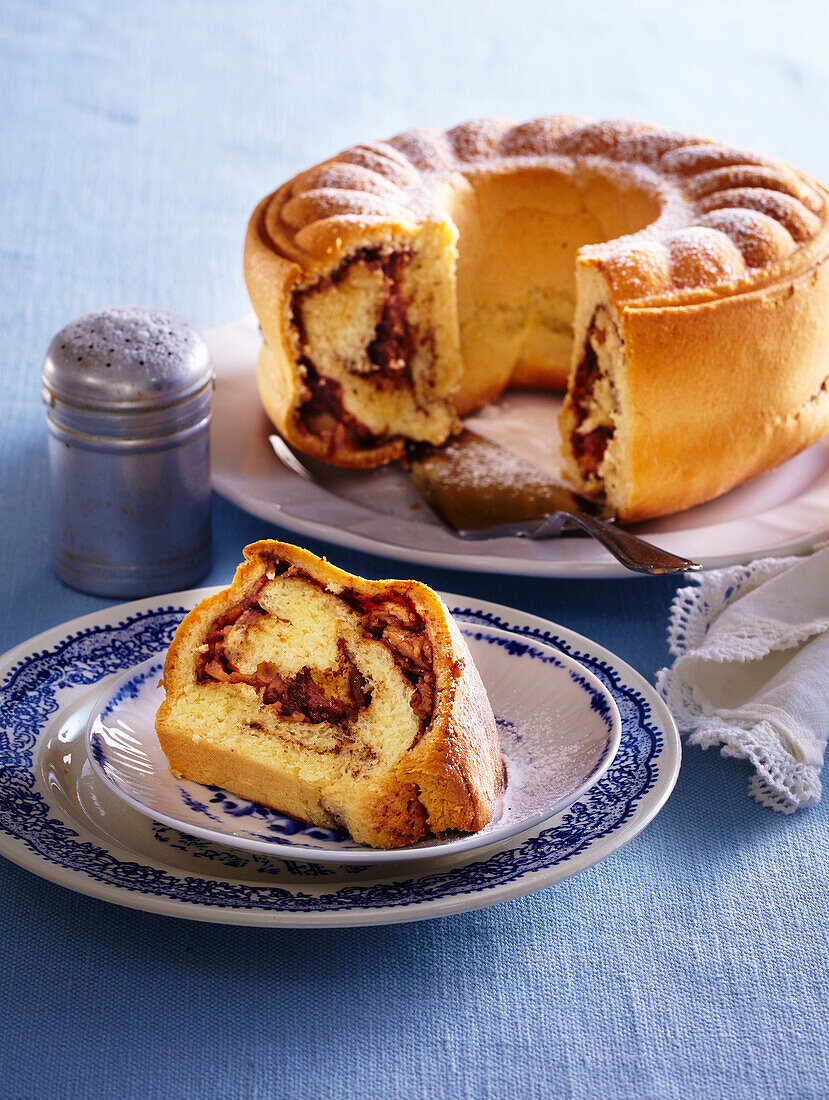 Kranzkuchen mit Lebkuchenfüllung