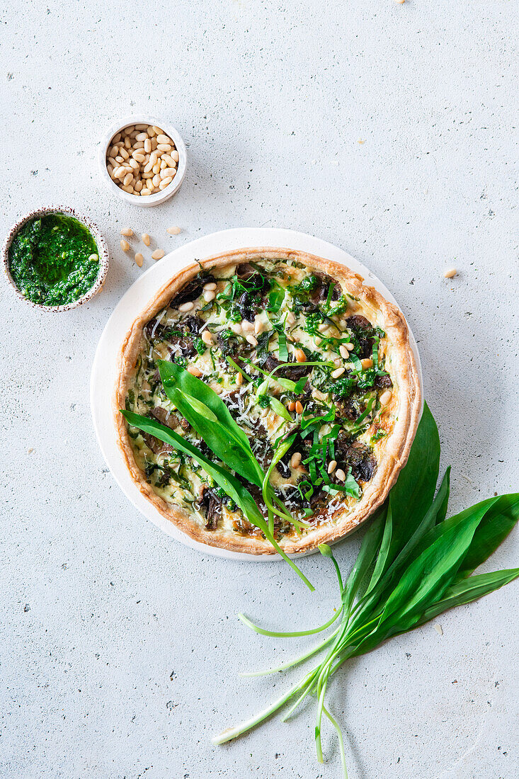 Wild garlic tart with champinions