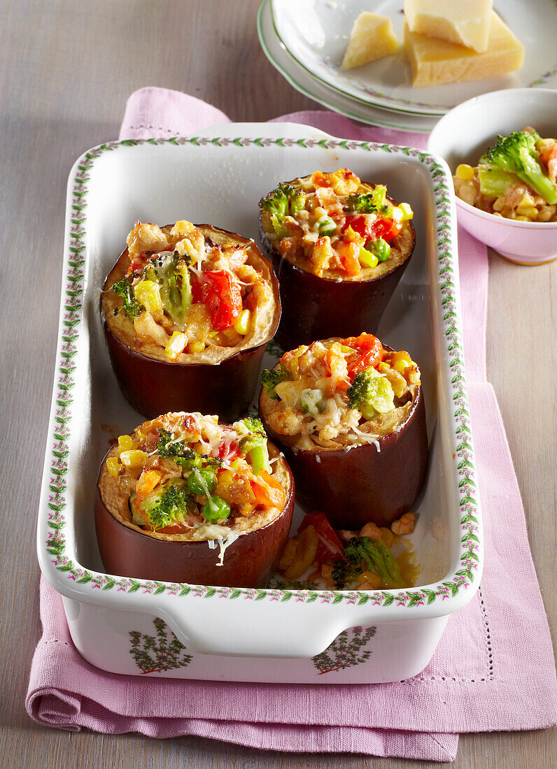 Aubergines stuffed with turkey, vegetables and cheese