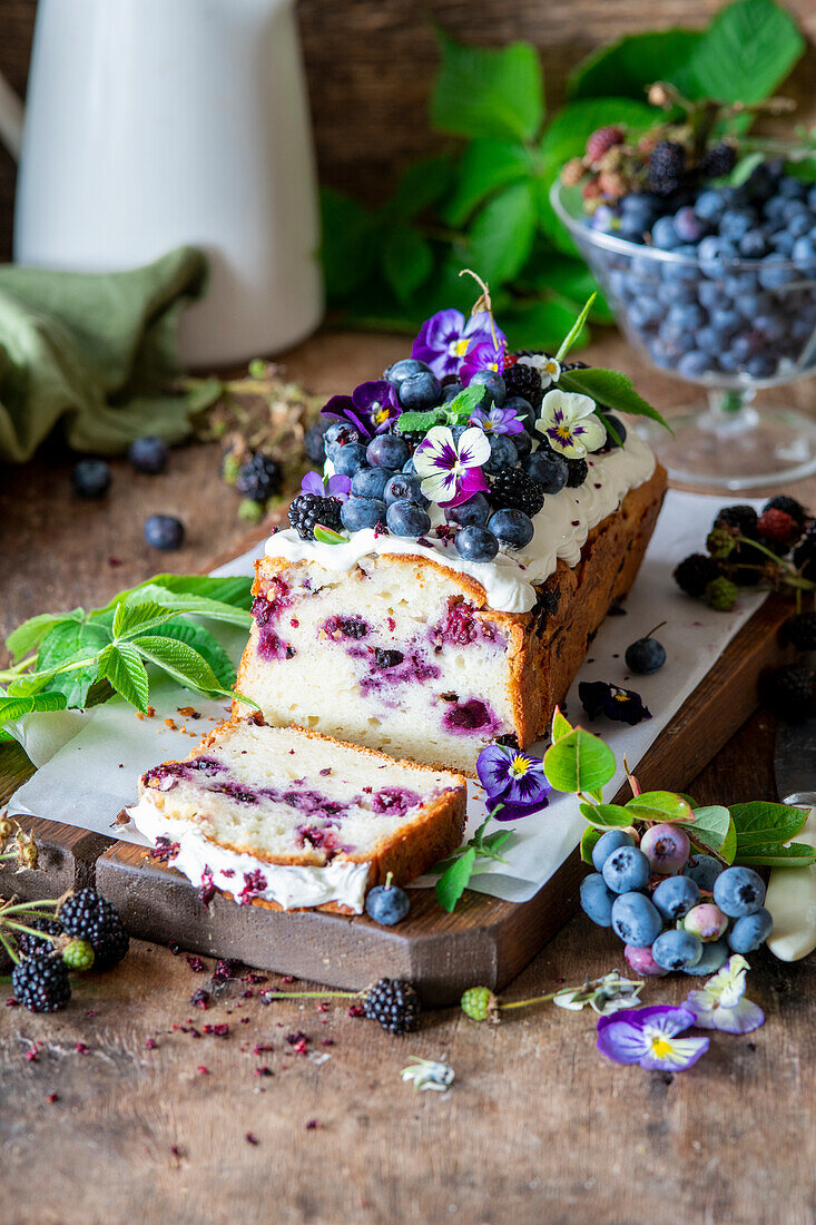 Brombeer-Heidelbeer-Kastenkuchen