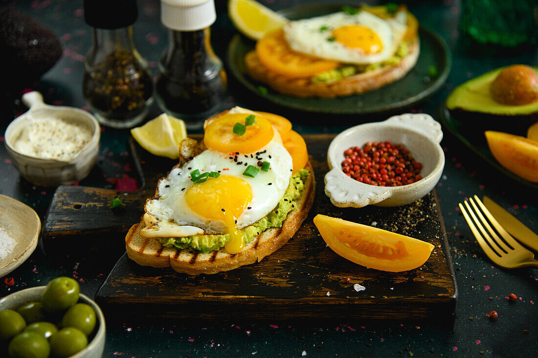 Toasted bread with guacamole and fried egg