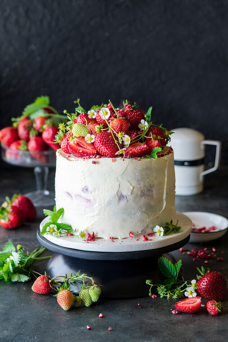 Strawberry vanilla cake with mascarpone cream