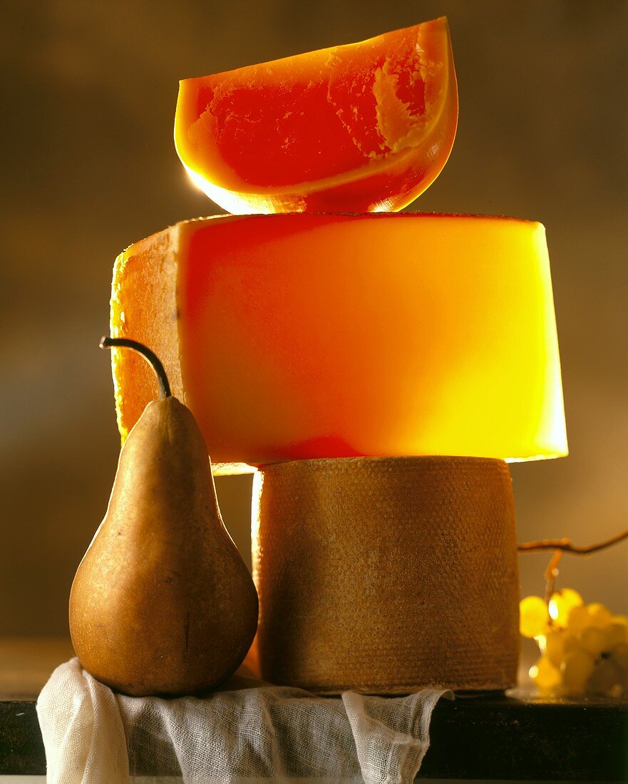 Cheese tower (three hard cheeses), a pear & grapes