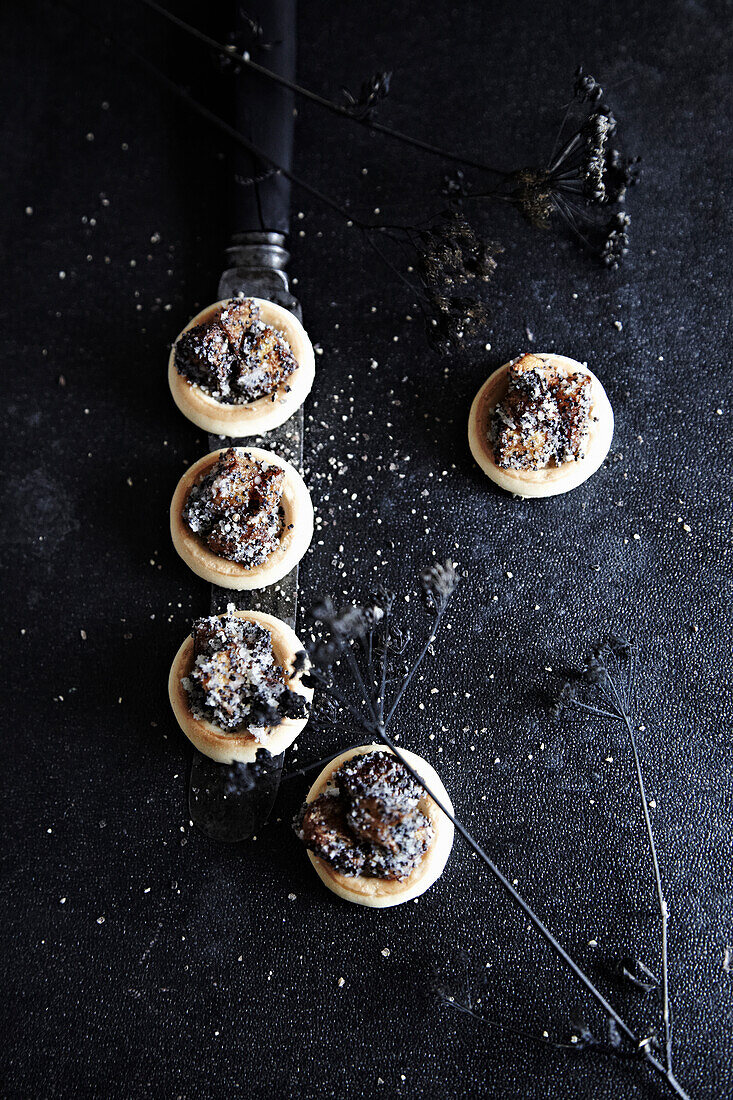 Cookies with poppy seed filling and icing sugar