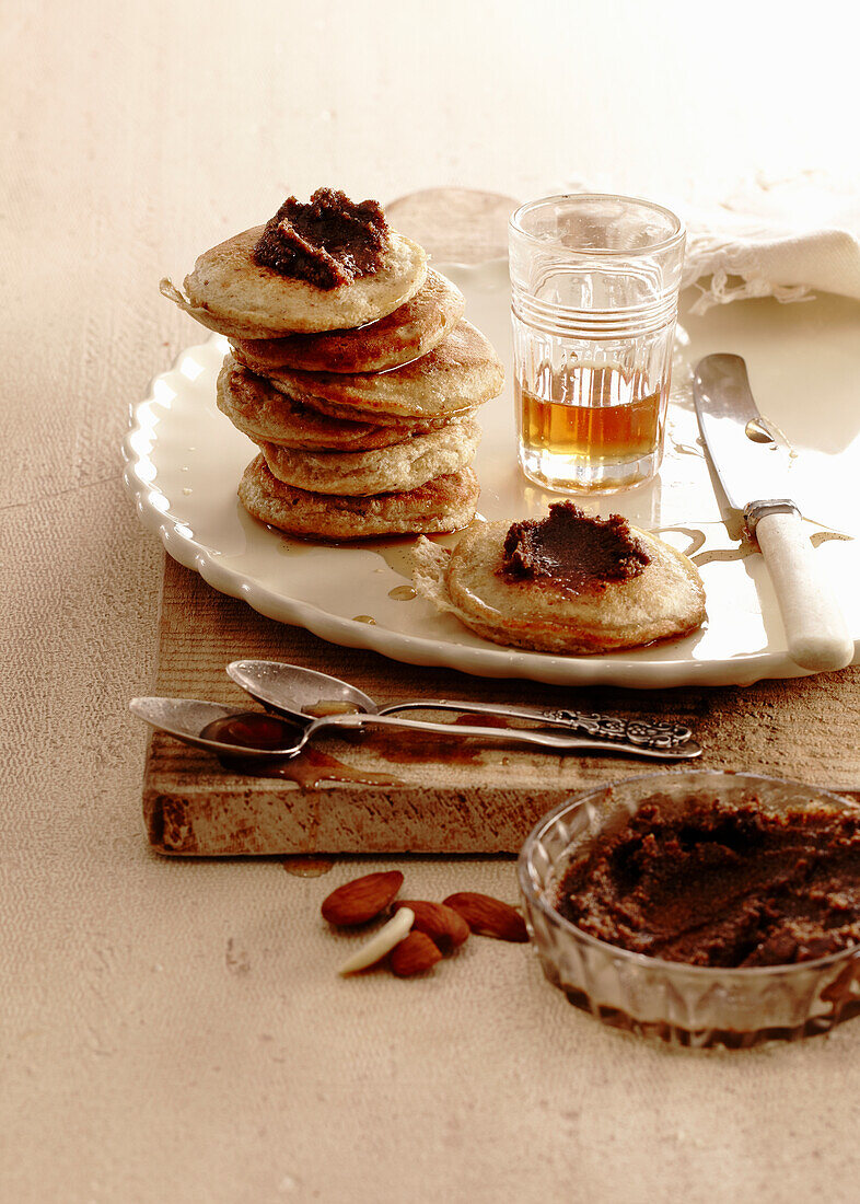 Mandel-Pancakes mit Ahornsirup