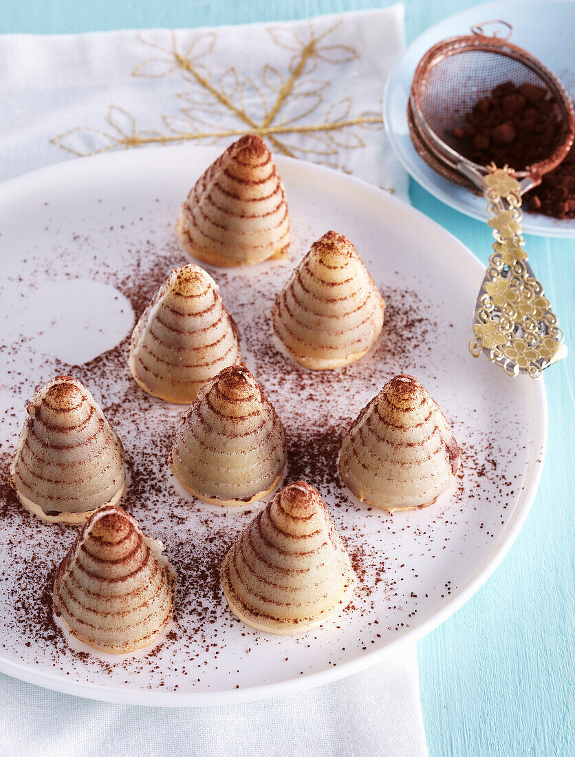 Weihnachtliche Bienenstock-Plätzchen mit Marzipan