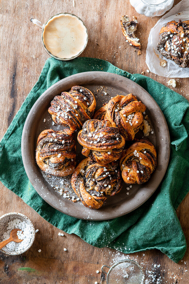 Buns with poppy seeds