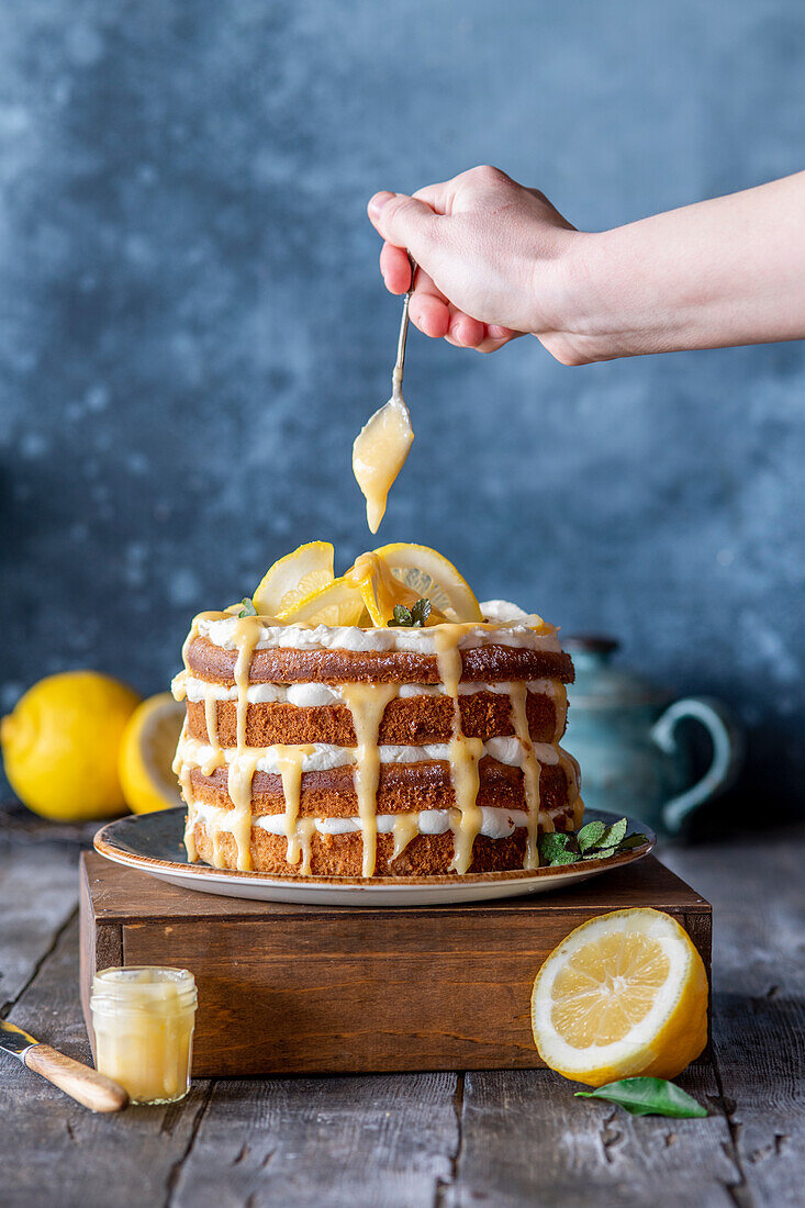 Lemon curd cake with cream cheese