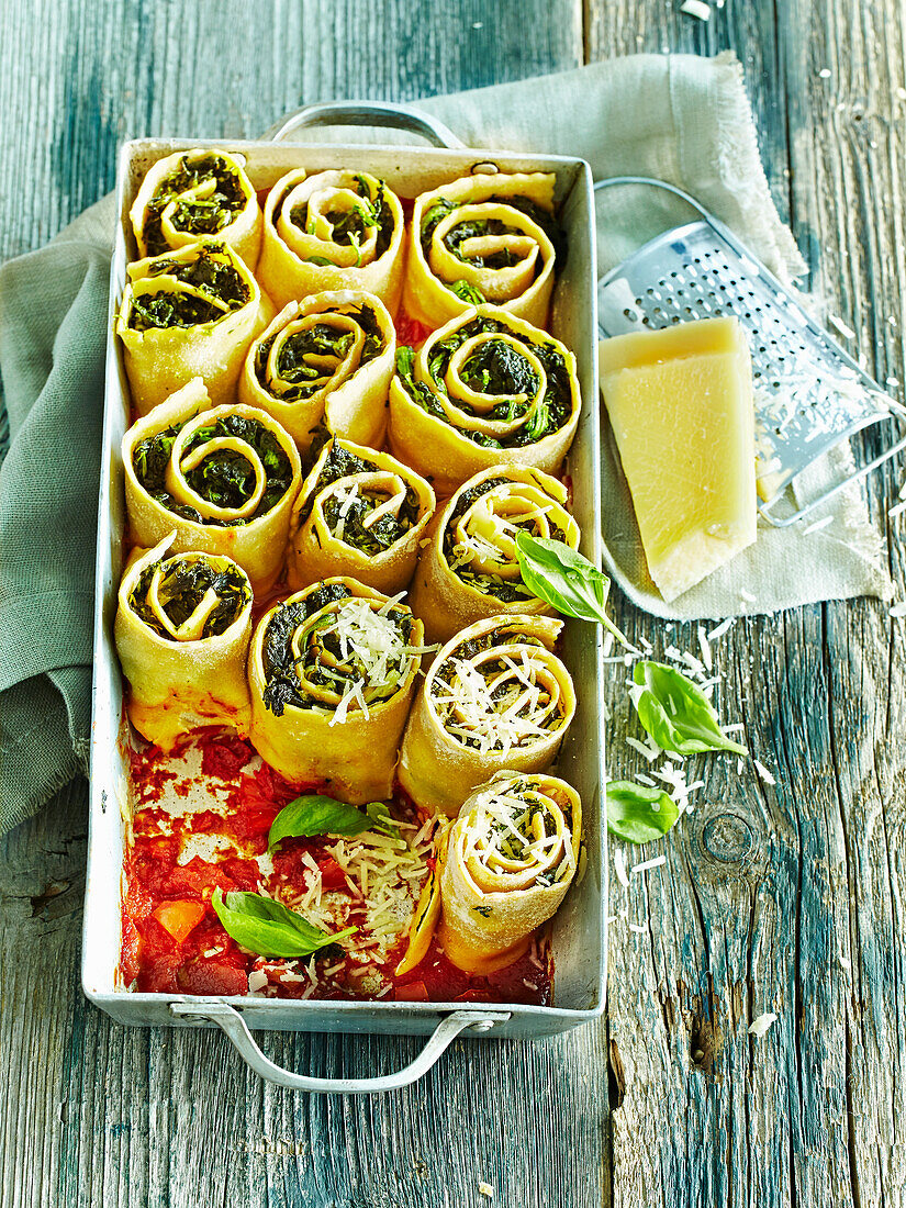 Spinach lasagne rolls