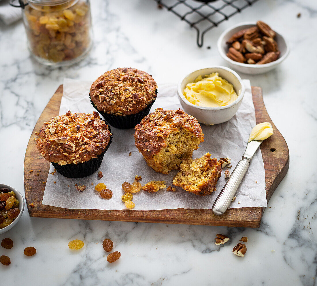 Pecan muffins with butter