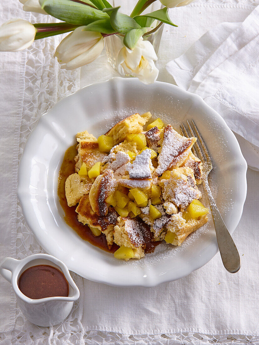 Kaiserschmarrn mit Äpfeln