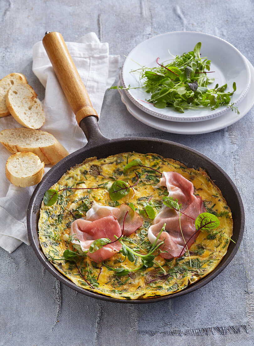 Italienische Frittata mit Kräutern und Schinken