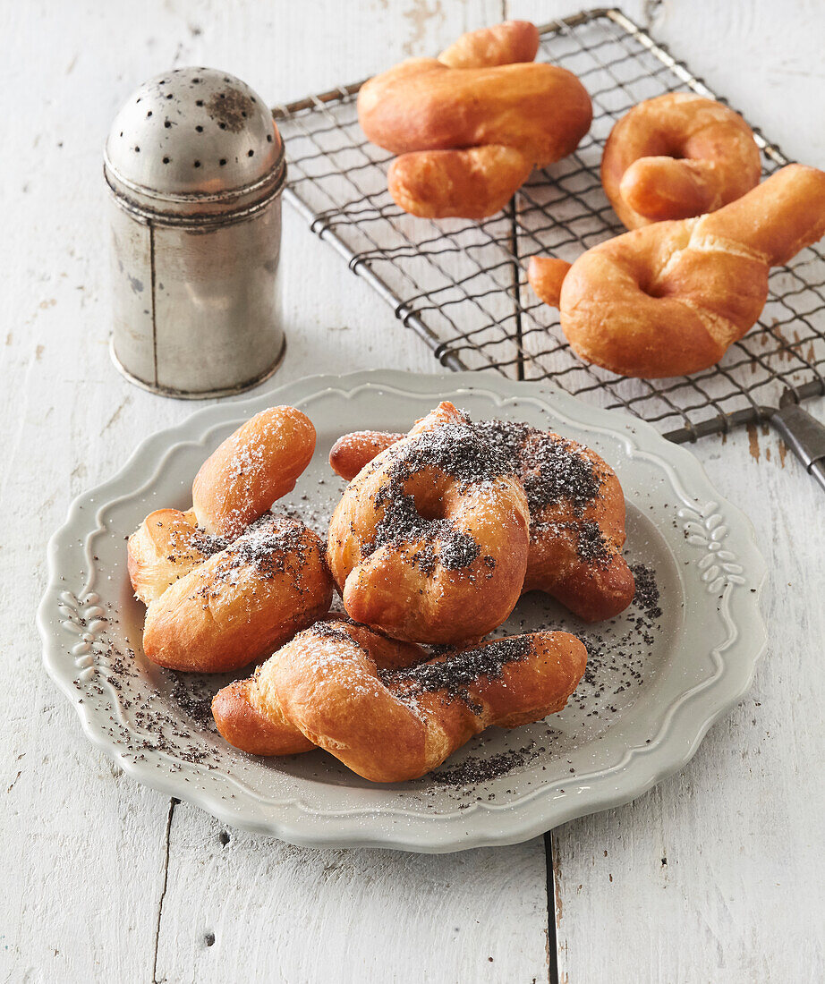 Fried yogurt dough knots (buns)