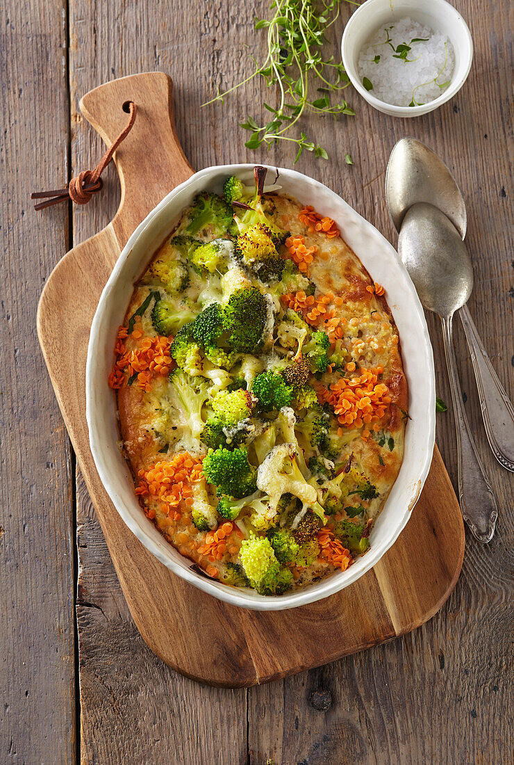 Gratinated broccoli with red lentils