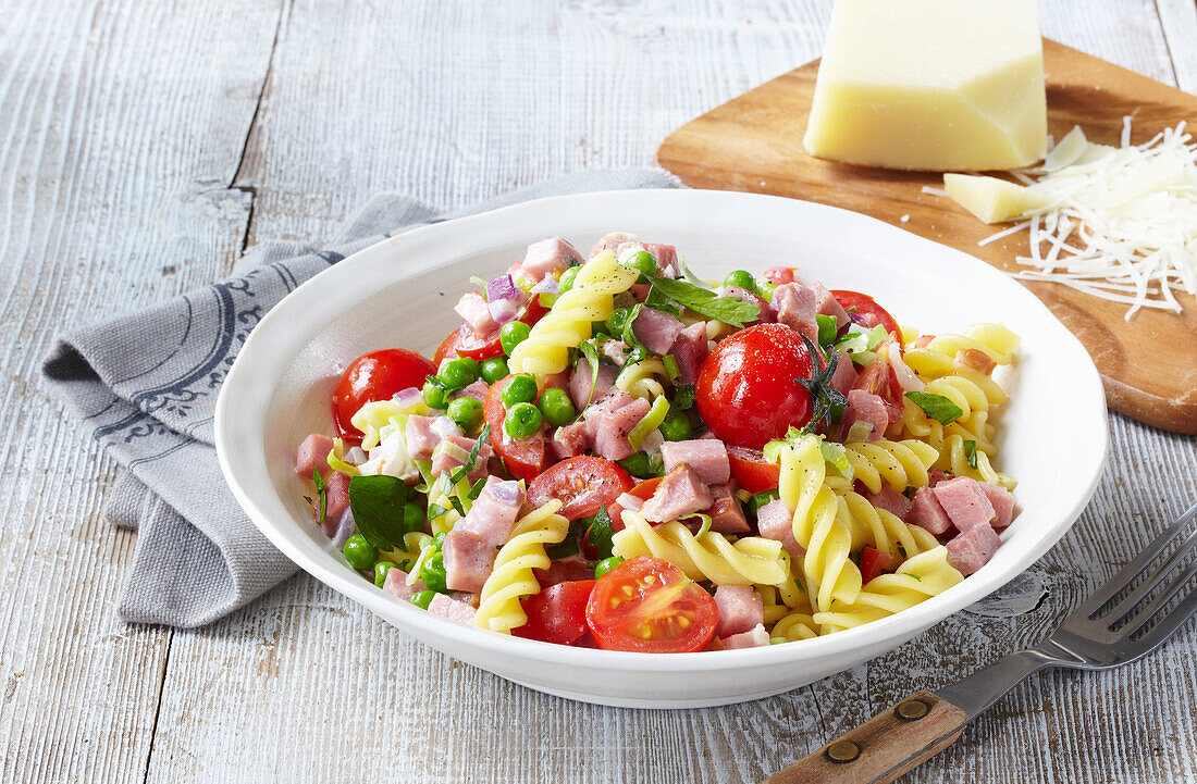 Fusilli with ham and peas