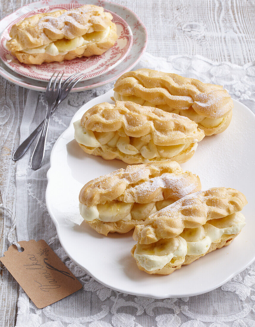 Eclairs mit Vanillecreme