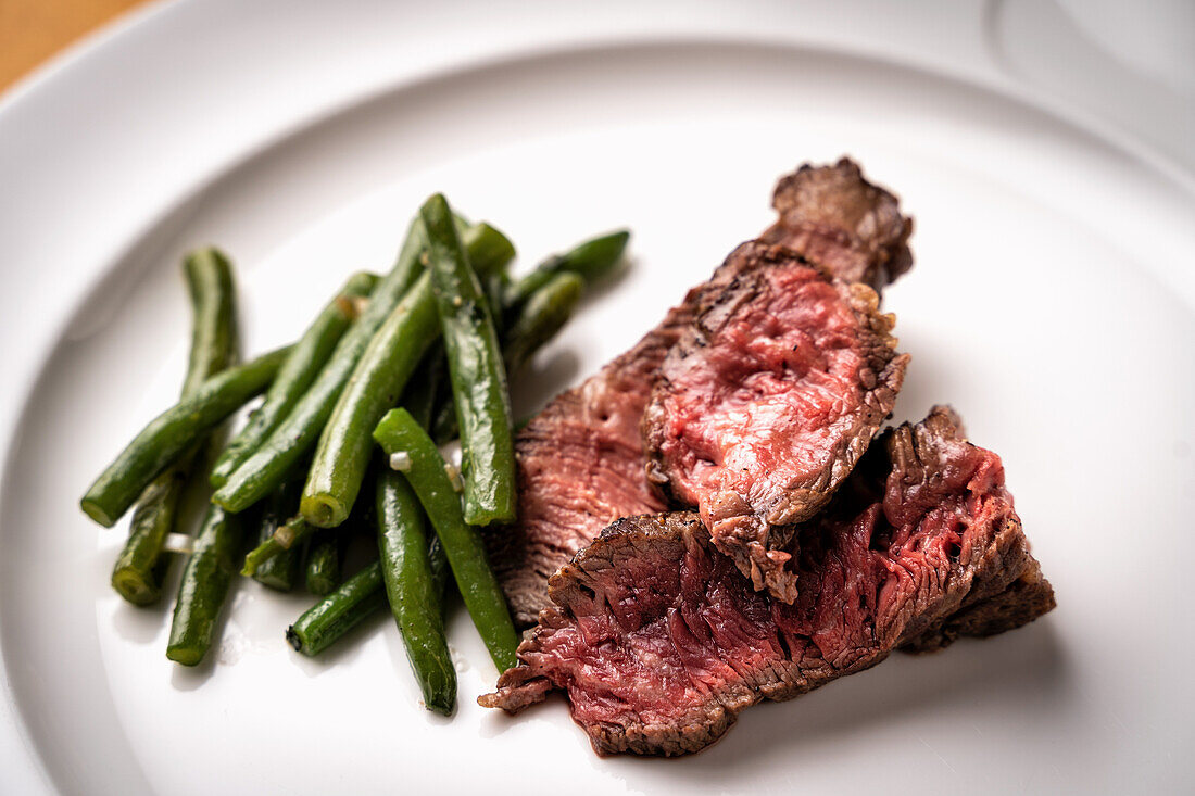 Steak mit grünen Bohnen