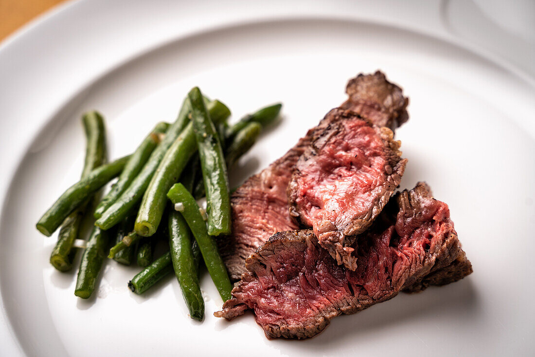 Steak with green beans