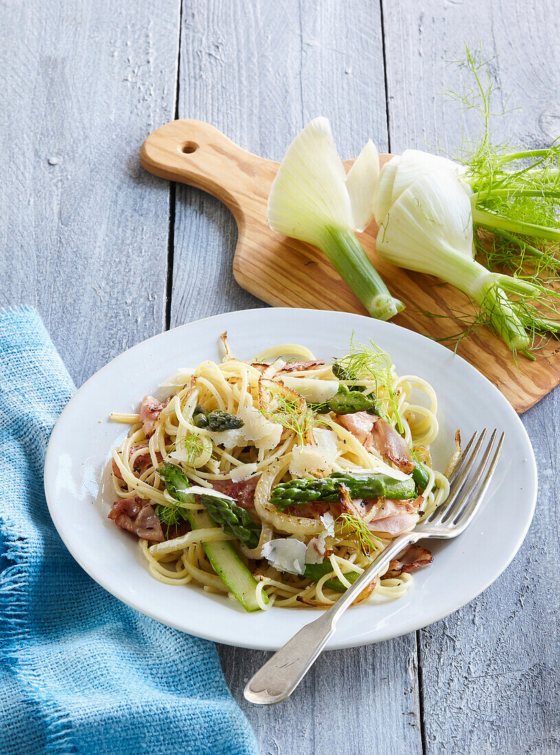 Spaghetti mit Fenchel und Spargel